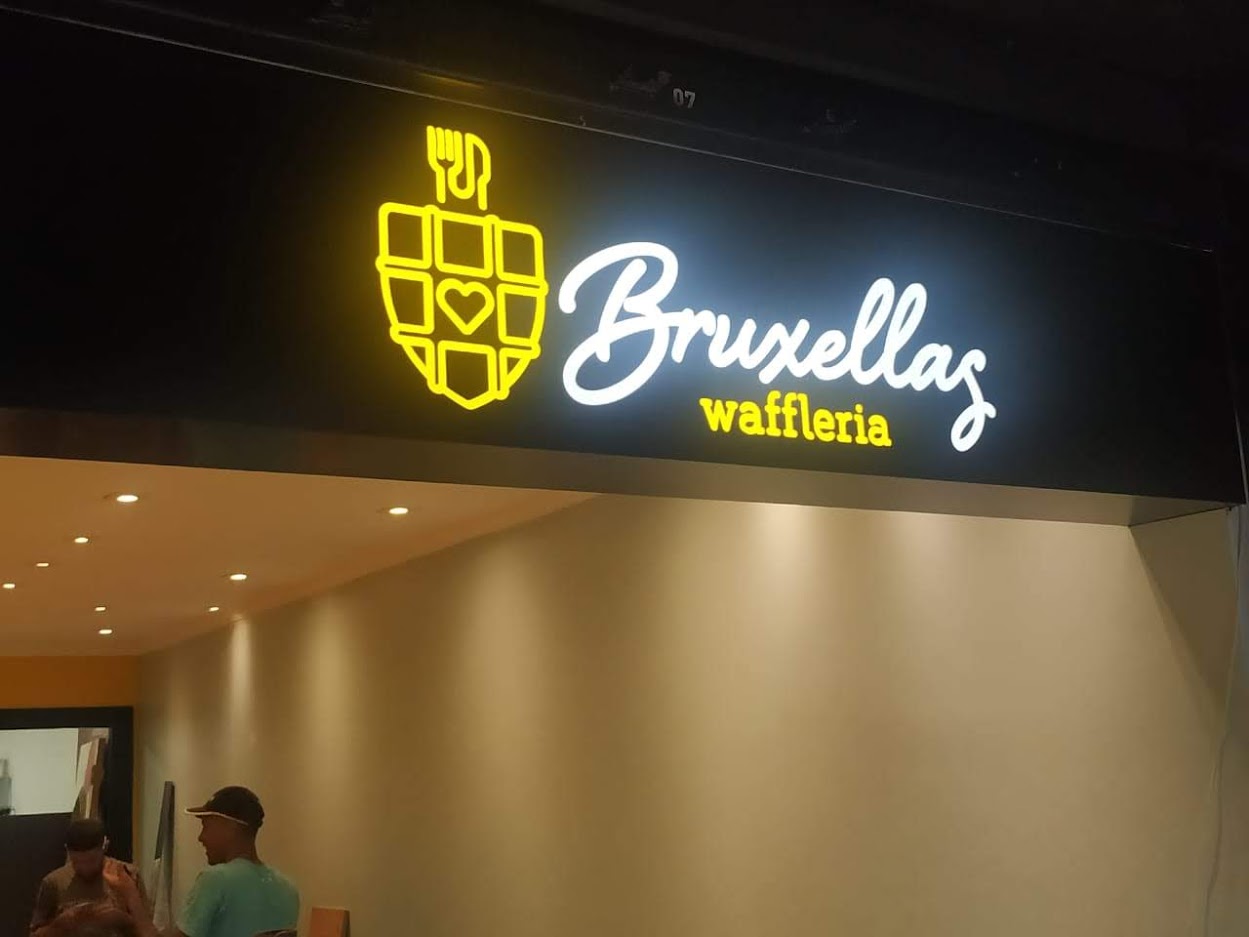 Projeto de fachada com luminosos na Bruxellas walffleria